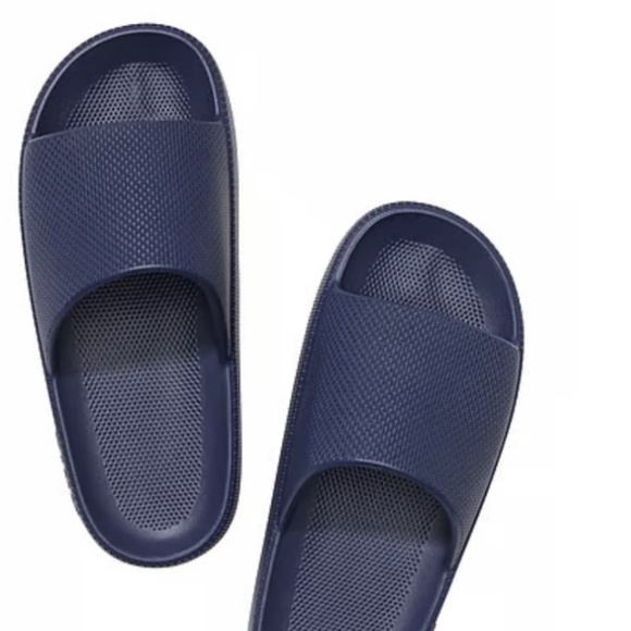 New Pink Victoria’s Secret Pillow Slides - Picture 2 of 2